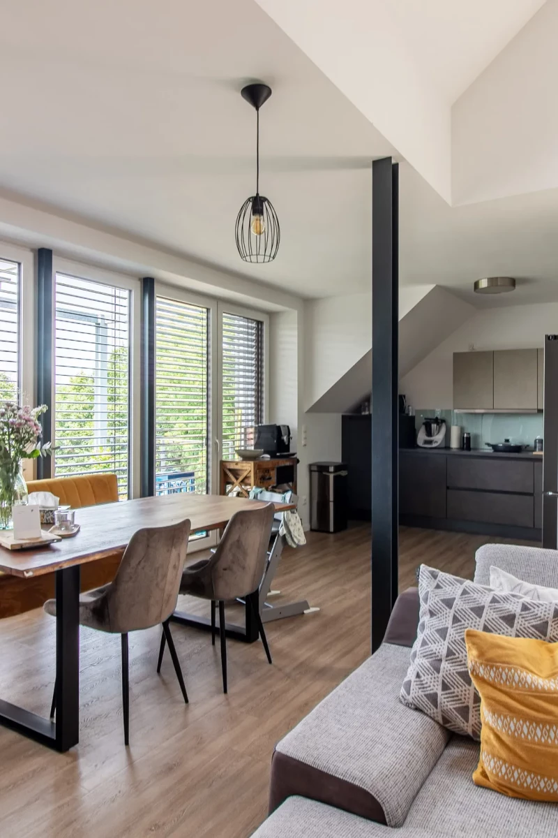 Kernsanierung / Innenausbau des alten Raiffeisen-Marktes in 4-Parteien Mehrfamilienhaus und 3 Gewerbeeinheiten in Wesel Bislich
